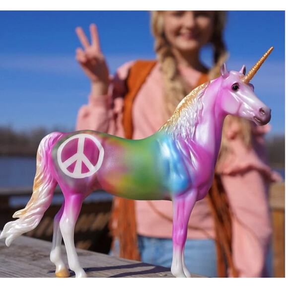 Breyer Freedom Series Keep The Peace Unicorn Scale 1:12 Ages 4+ - Picture 9 of 9